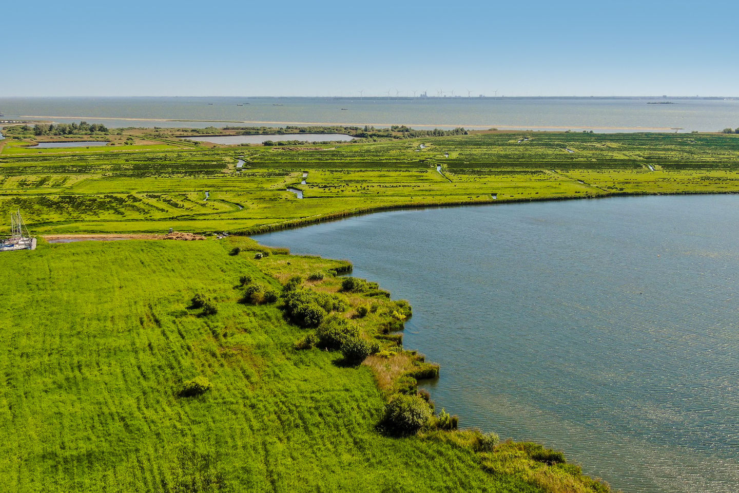 Characteristic Dike House with Panoramic Water Views in Historic Durgerdam — 54
