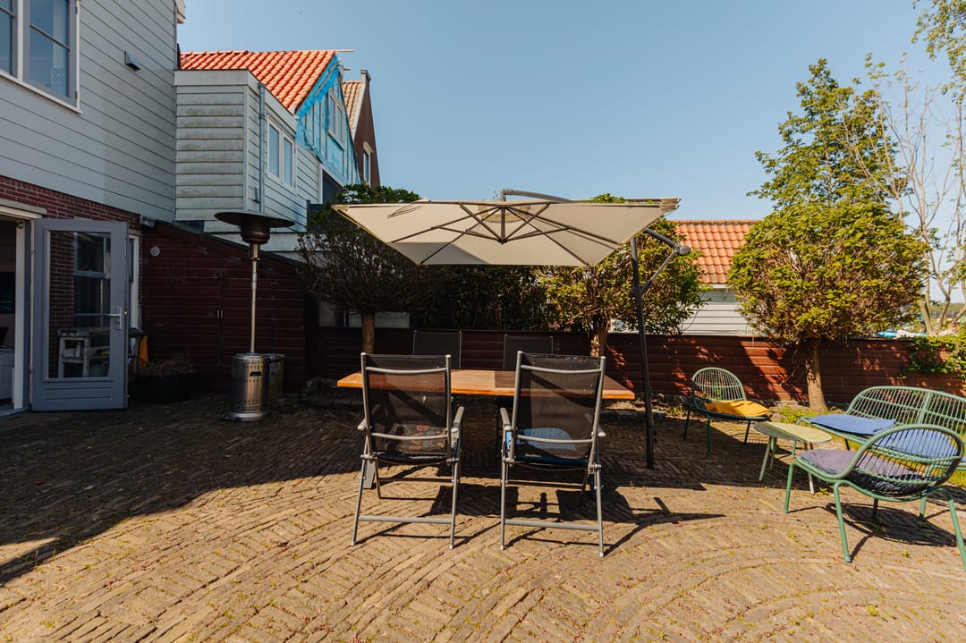 Characteristic Dike House with Panoramic Water Views in Historic Durgerdam — 43