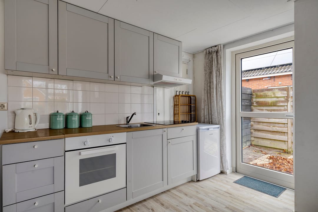 Detached home with potential and spacious garden in De Wilp — 14