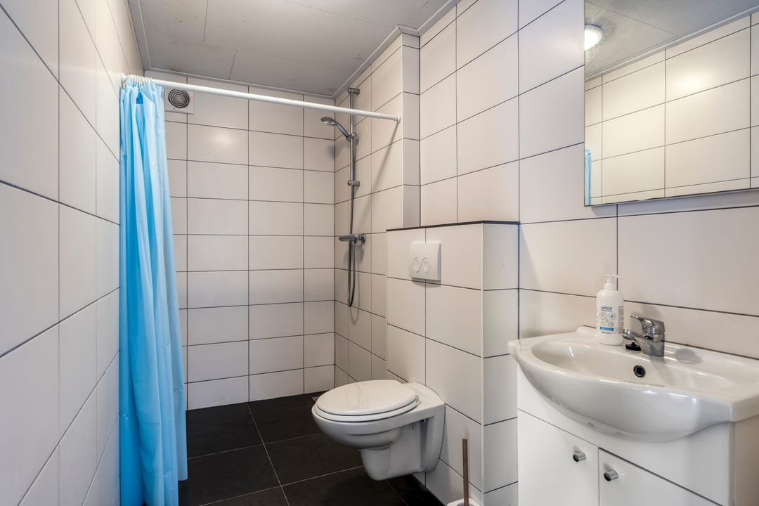 Detached home with potential and spacious garden in De Wilp — 19