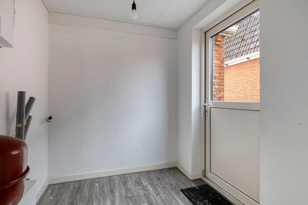 Detached home with potential and spacious garden in De Wilp — 23