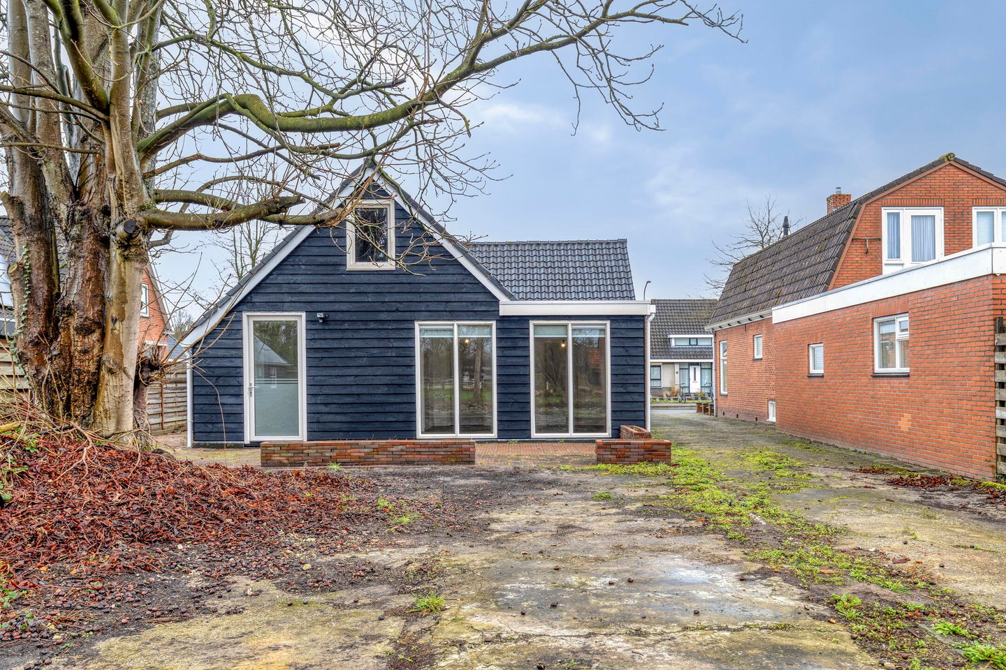 Detached home with potential and spacious garden in De Wilp — 40