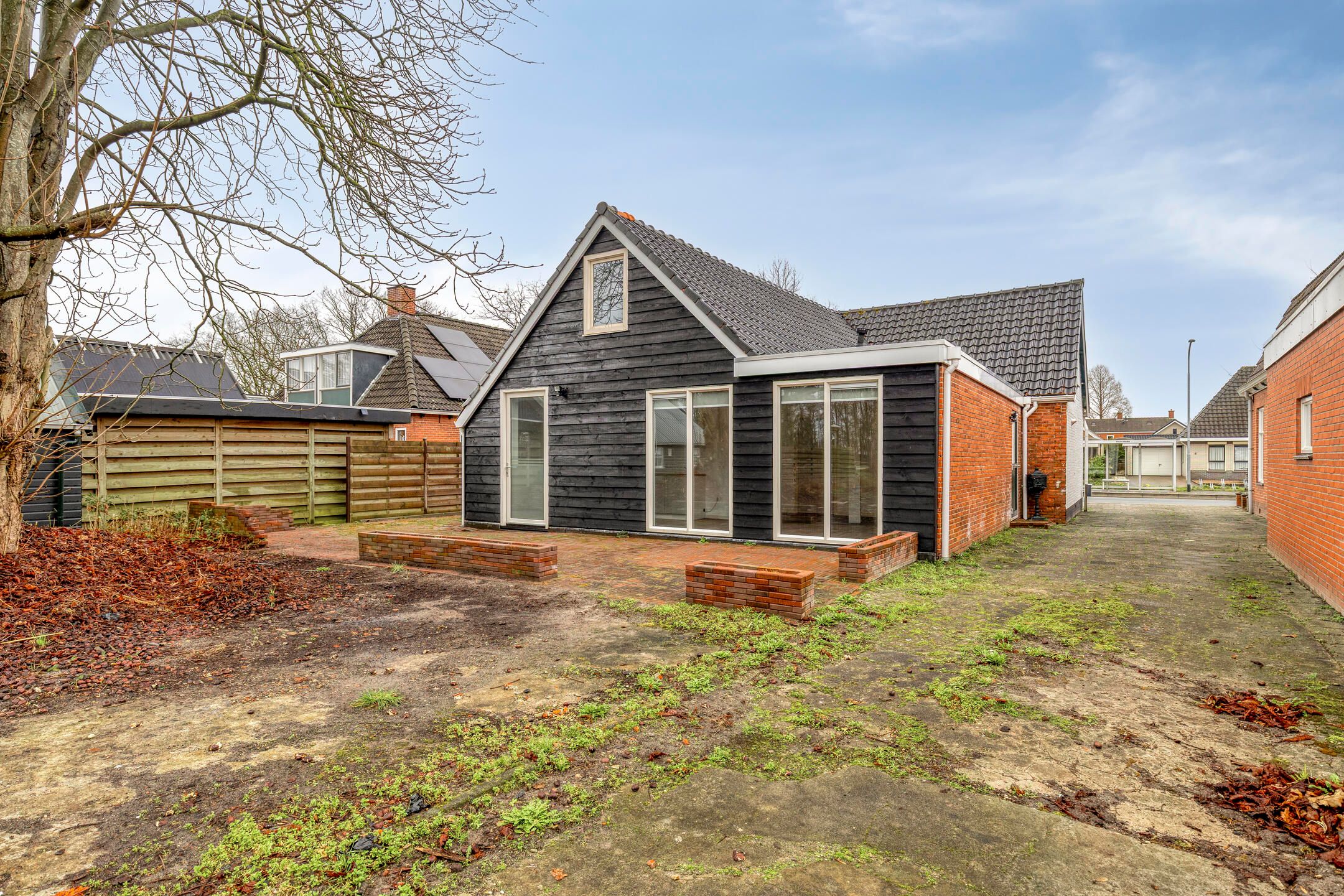 Detached home with potential and spacious garden in De Wilp — 41