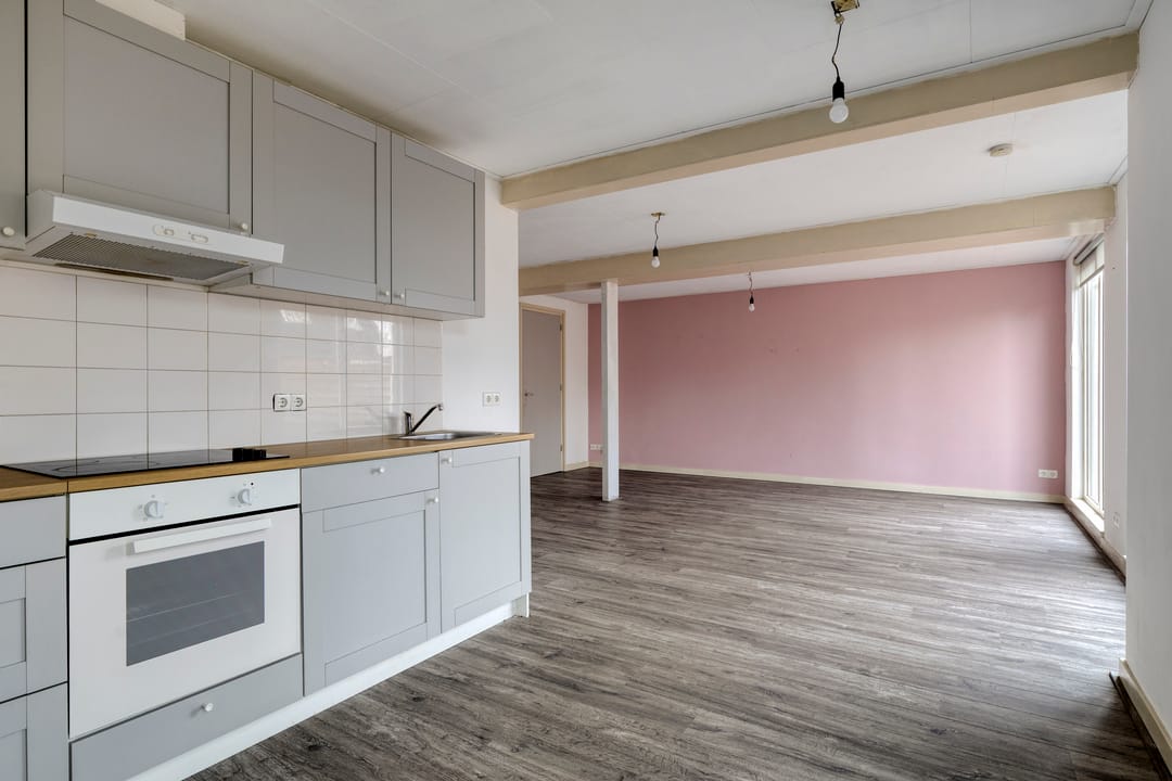 Detached home with potential and spacious garden in De Wilp — 29