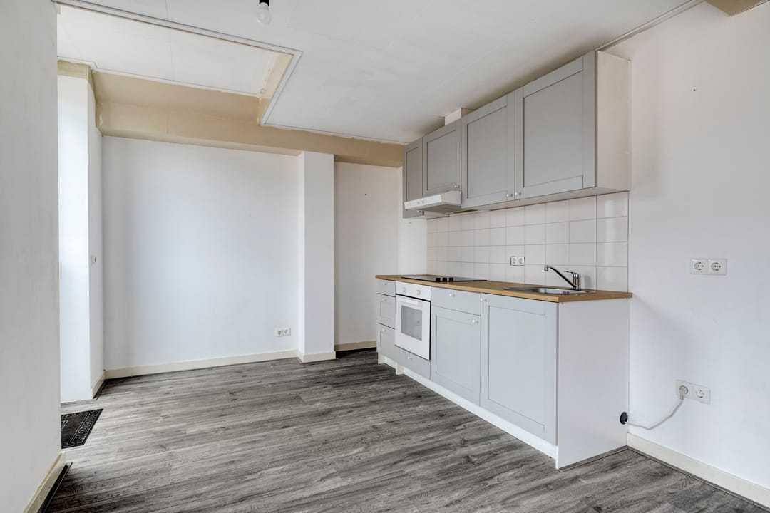 Detached home with potential and spacious garden in De Wilp — 28