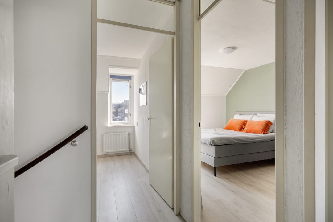 Light and well-maintained maisonette with sunny south-facing roof terrace and private parking in Malden — 16