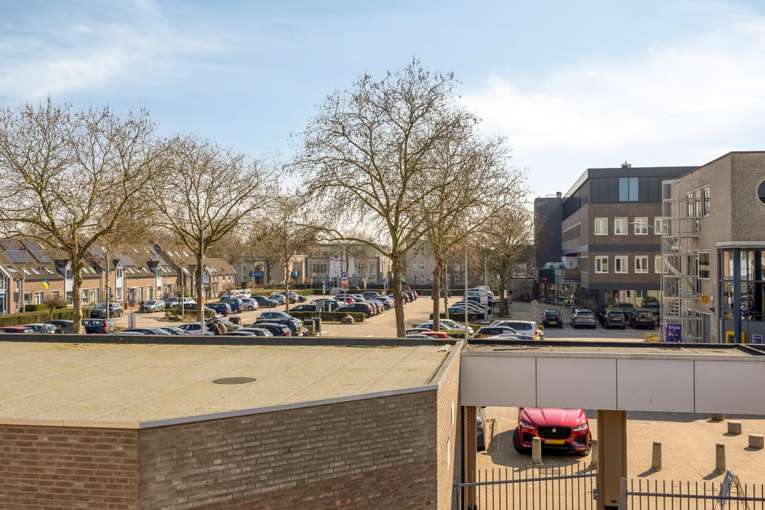 Light and well-maintained maisonette with sunny south-facing roof terrace and private parking in Malden — 15