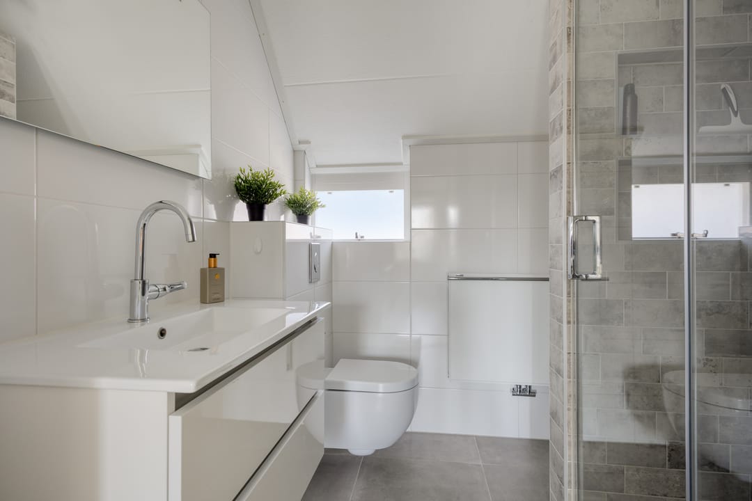 Light and well-maintained maisonette with sunny south-facing roof terrace and private parking in Malden — 21