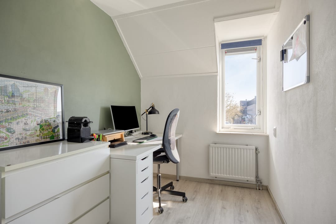 Light and well-maintained maisonette with sunny south-facing roof terrace and private parking in Malden — 25
