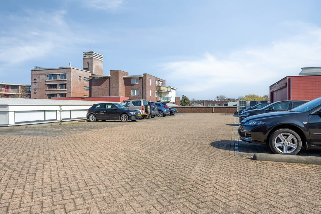 Light and well-maintained maisonette with sunny south-facing roof terrace and private parking in Malden — 31