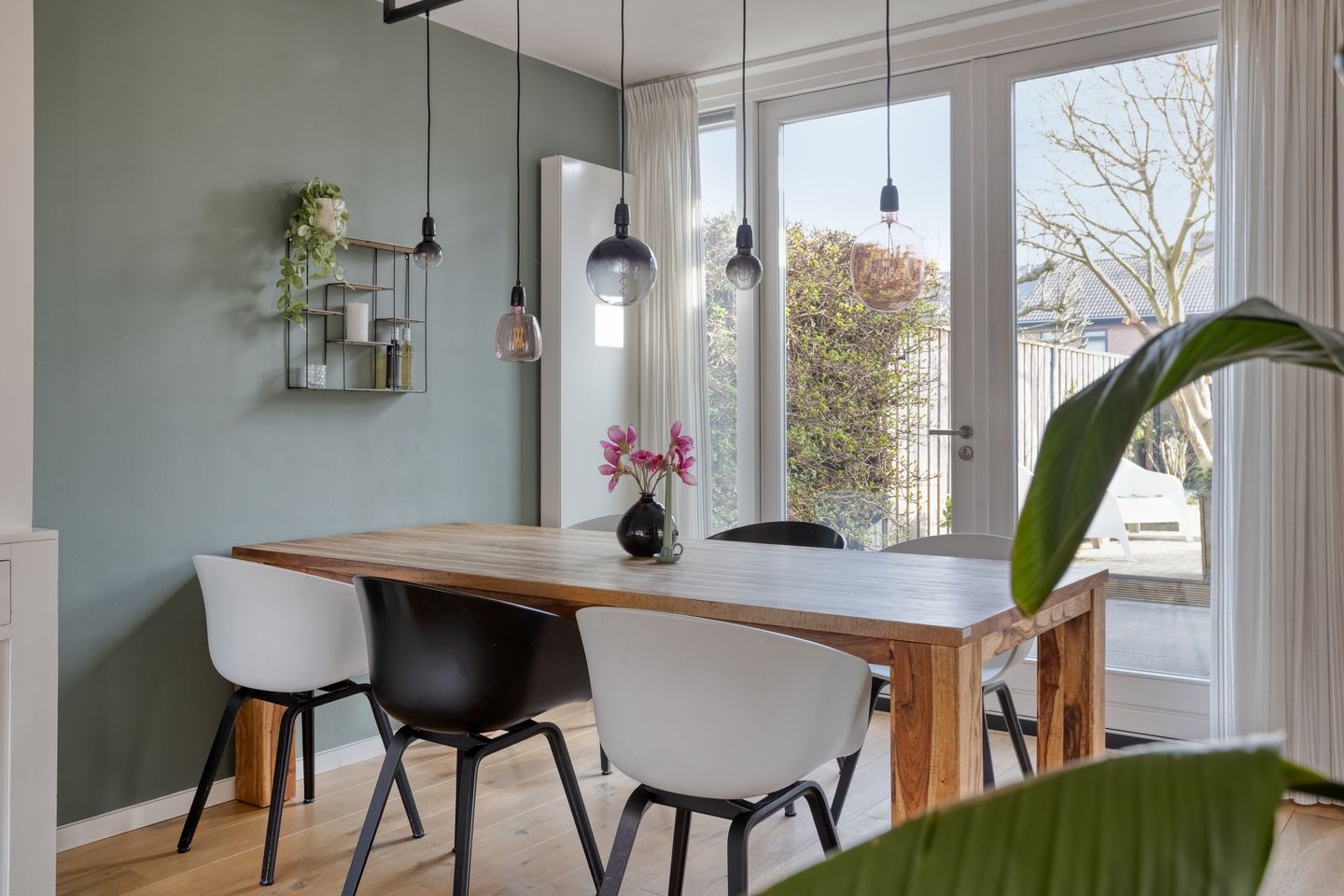 Move-in Ready Semi-Detached House with 4 Bedrooms and Large Garage in Terheijden — 14
