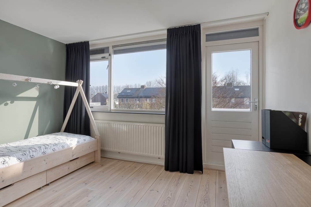 Move-in Ready Semi-Detached House with 4 Bedrooms and Large Garage in Terheijden — 22