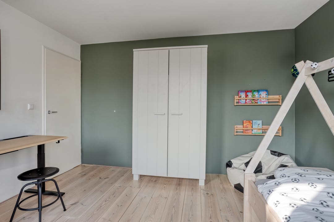 Move-in Ready Semi-Detached House with 4 Bedrooms and Large Garage in Terheijden — 23