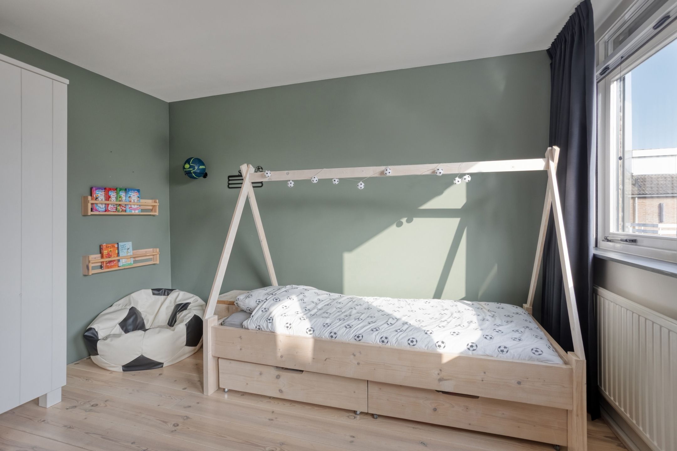 Move-in Ready Semi-Detached House with 4 Bedrooms and Large Garage in Terheijden — 24