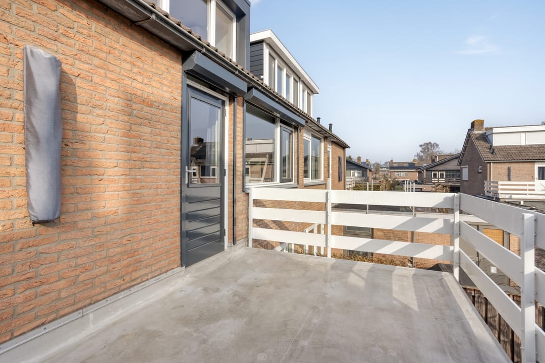 Move-in Ready Semi-Detached House with 4 Bedrooms and Large Garage in Terheijden — 26