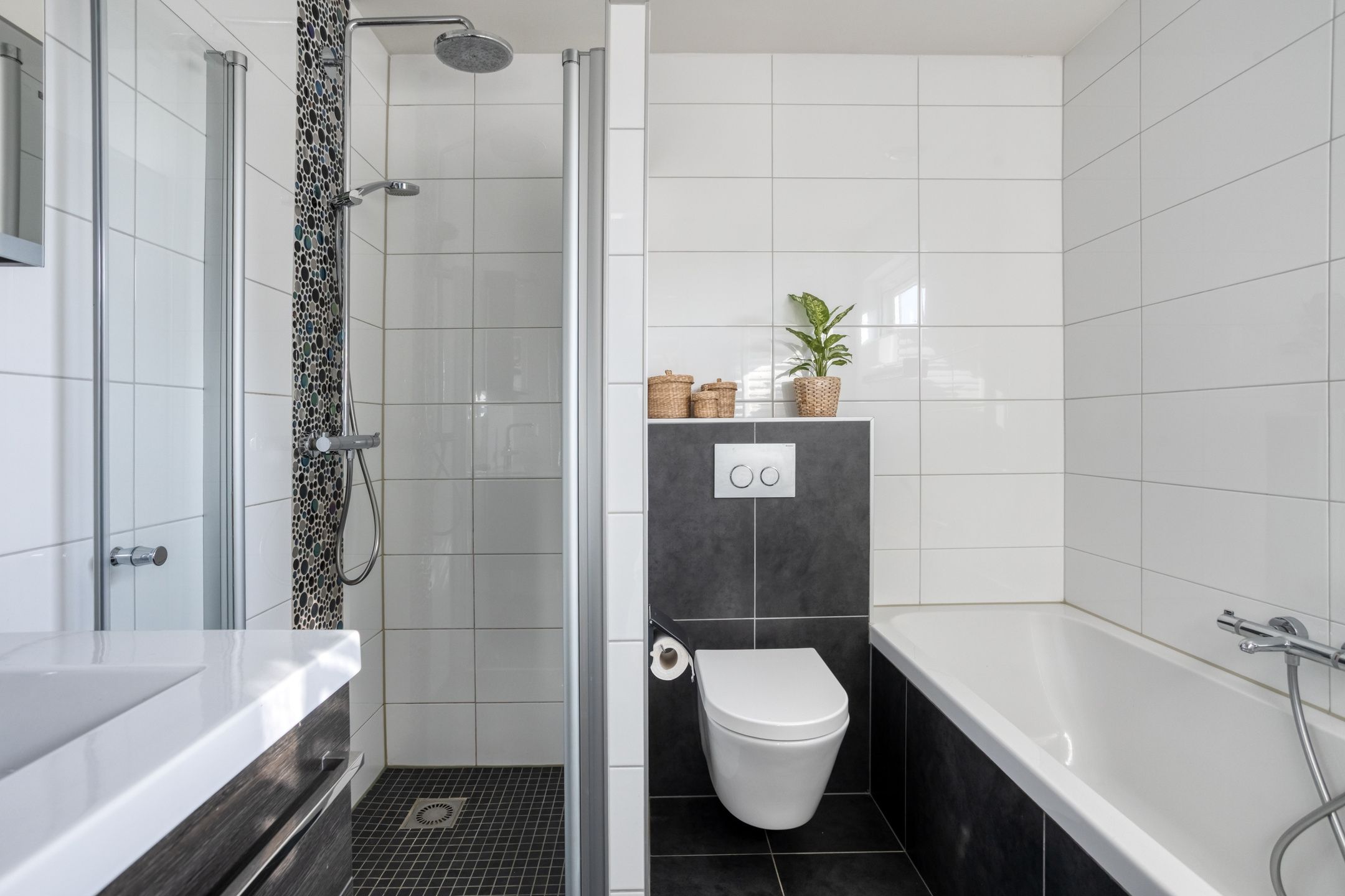 Move-in Ready Semi-Detached House with 4 Bedrooms and Large Garage in Terheijden — 27