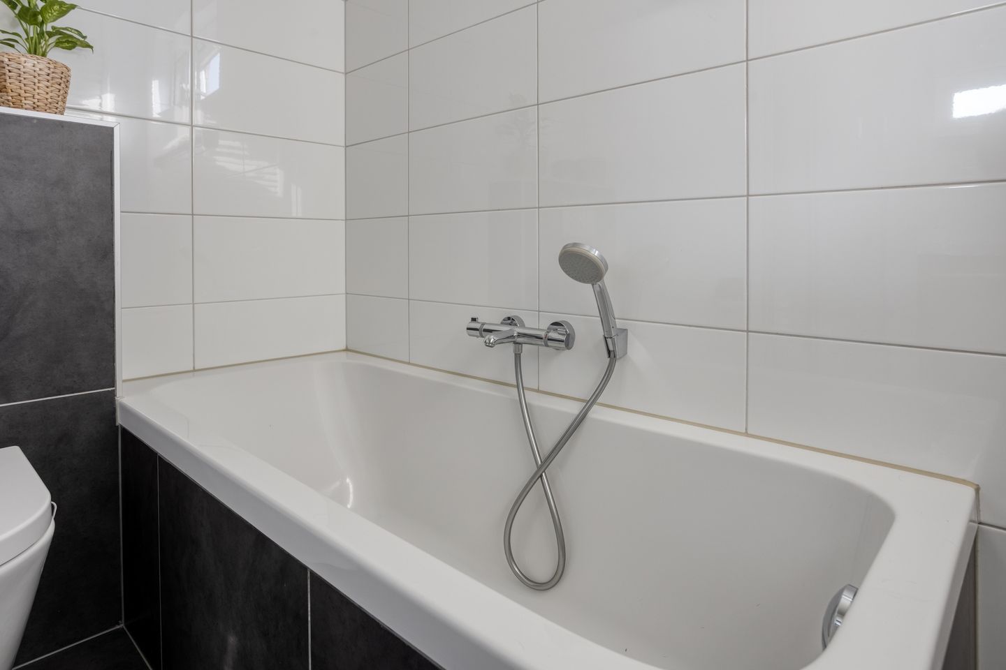 Move-in Ready Semi-Detached House with 4 Bedrooms and Large Garage in Terheijden — 29