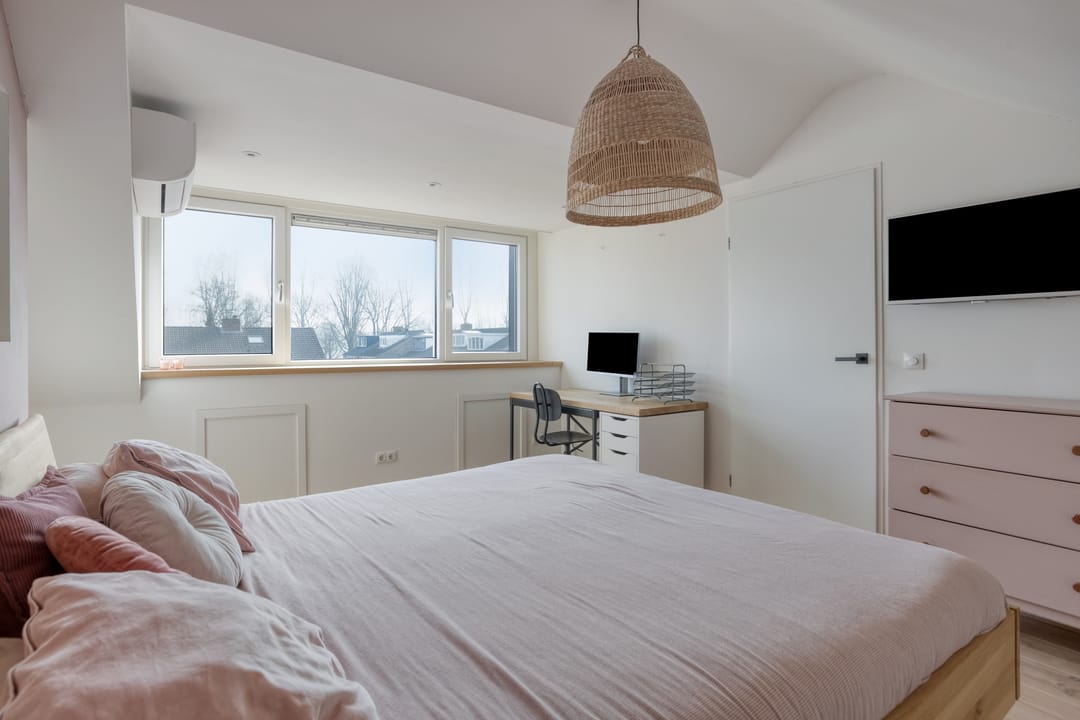 Move-in Ready Semi-Detached House with 4 Bedrooms and Large Garage in Terheijden — 38