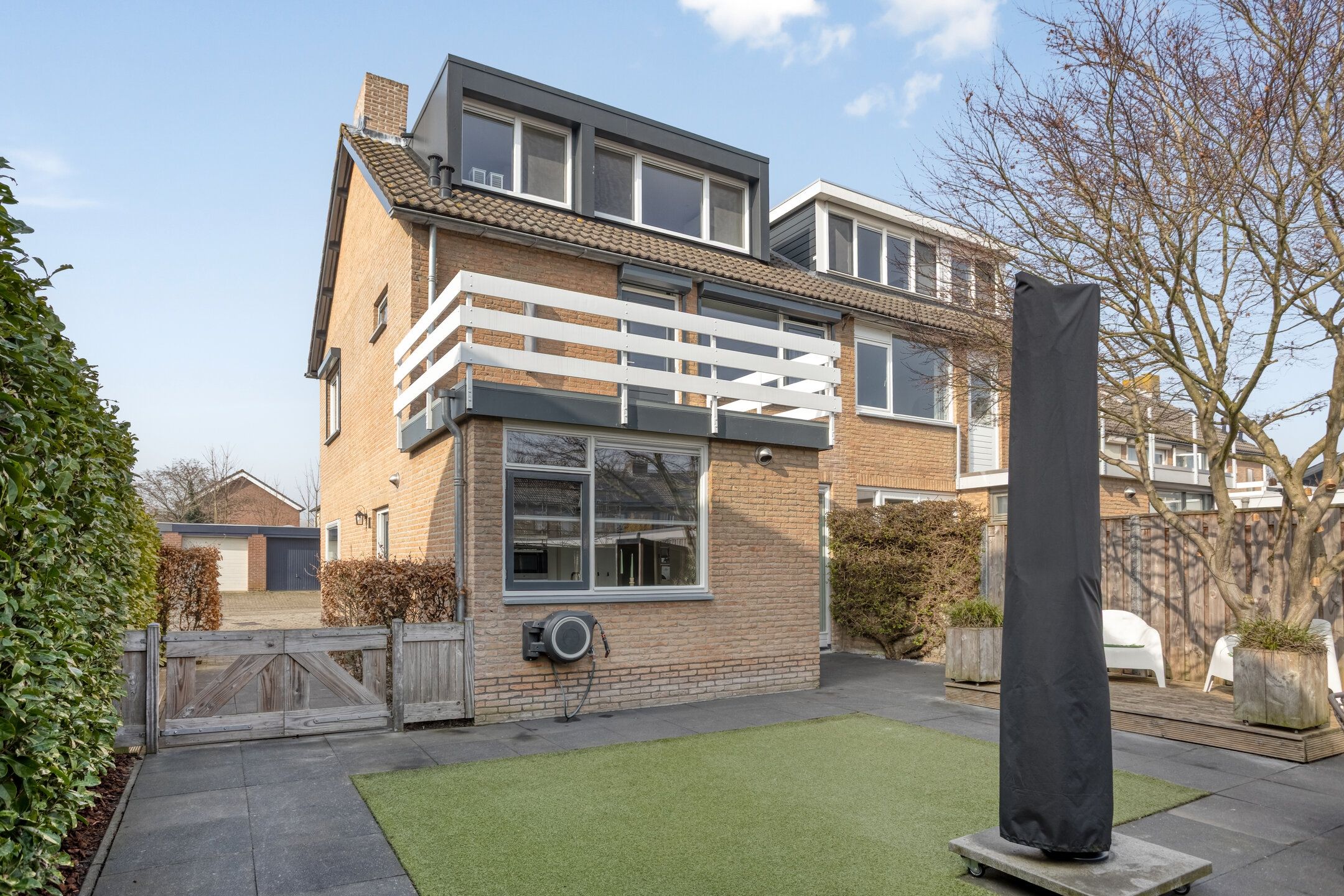 Move-in Ready Semi-Detached House with 4 Bedrooms and Large Garage in Terheijden — 42