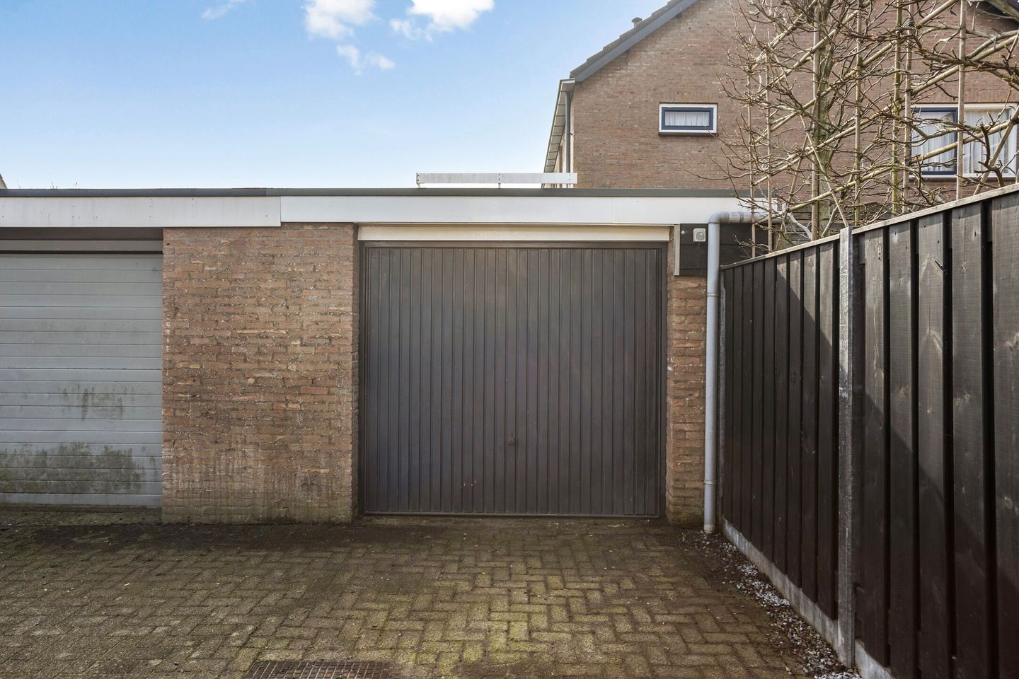 Move-in Ready Semi-Detached House with 4 Bedrooms and Large Garage in Terheijden — 44