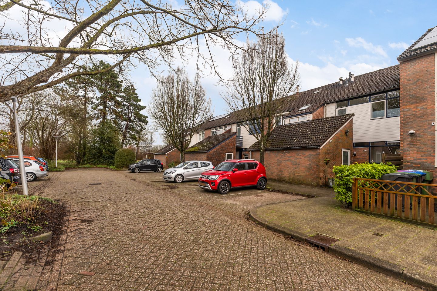 Spacious and Light Semi-detached Family Home in Child-friendly Aldlân — 34