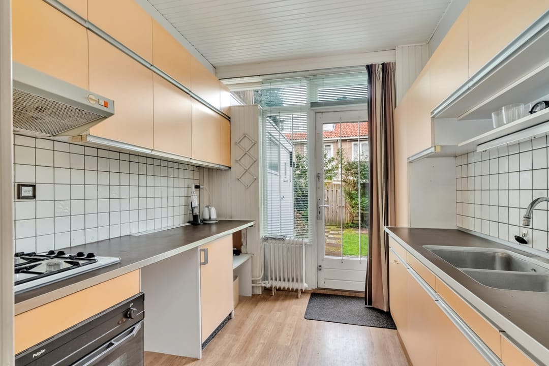 Spacious family home with 4 bedrooms and garden in quiet The Hague location — 13