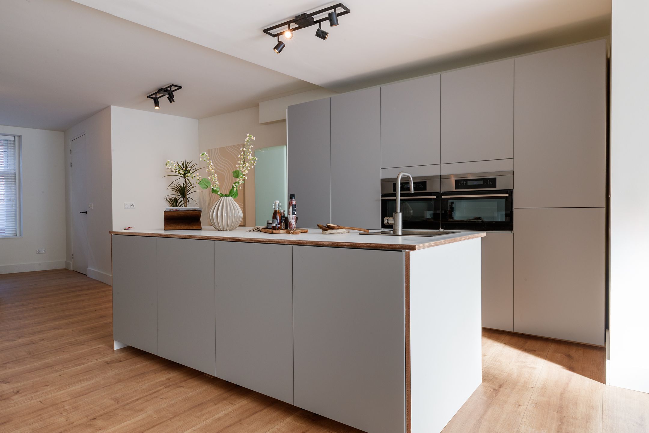 Spacious and light 5-room ground floor apartment in Utrecht city center — 15
