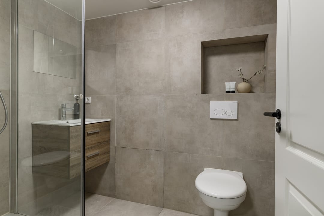 Spacious and light 5-room ground floor apartment in Utrecht city center — 22