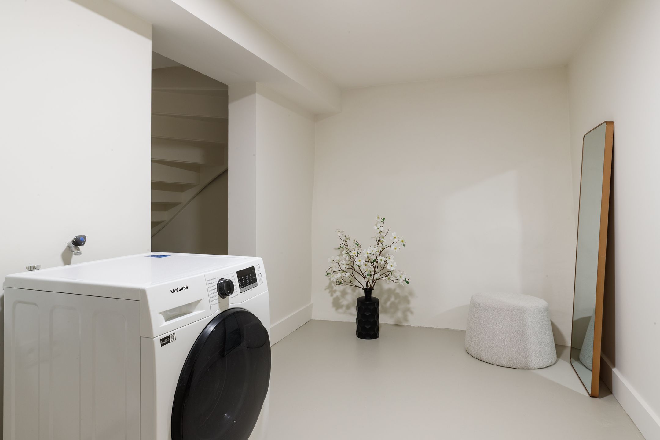 Spacious and light 5-room ground floor apartment in Utrecht city center — 27