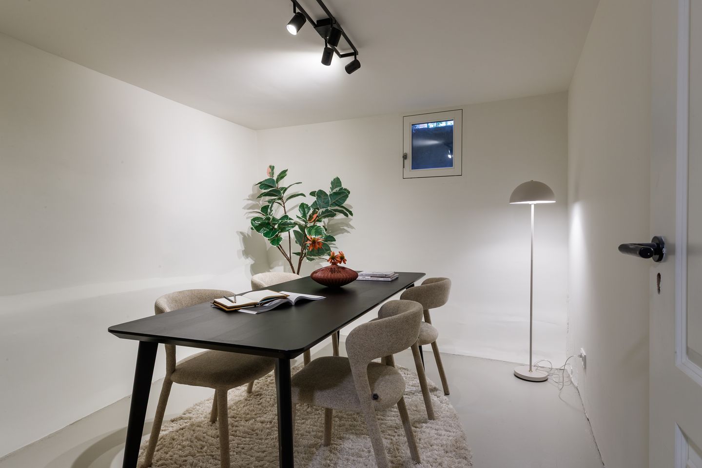 Spacious and light 5-room ground floor apartment in Utrecht city center — 29