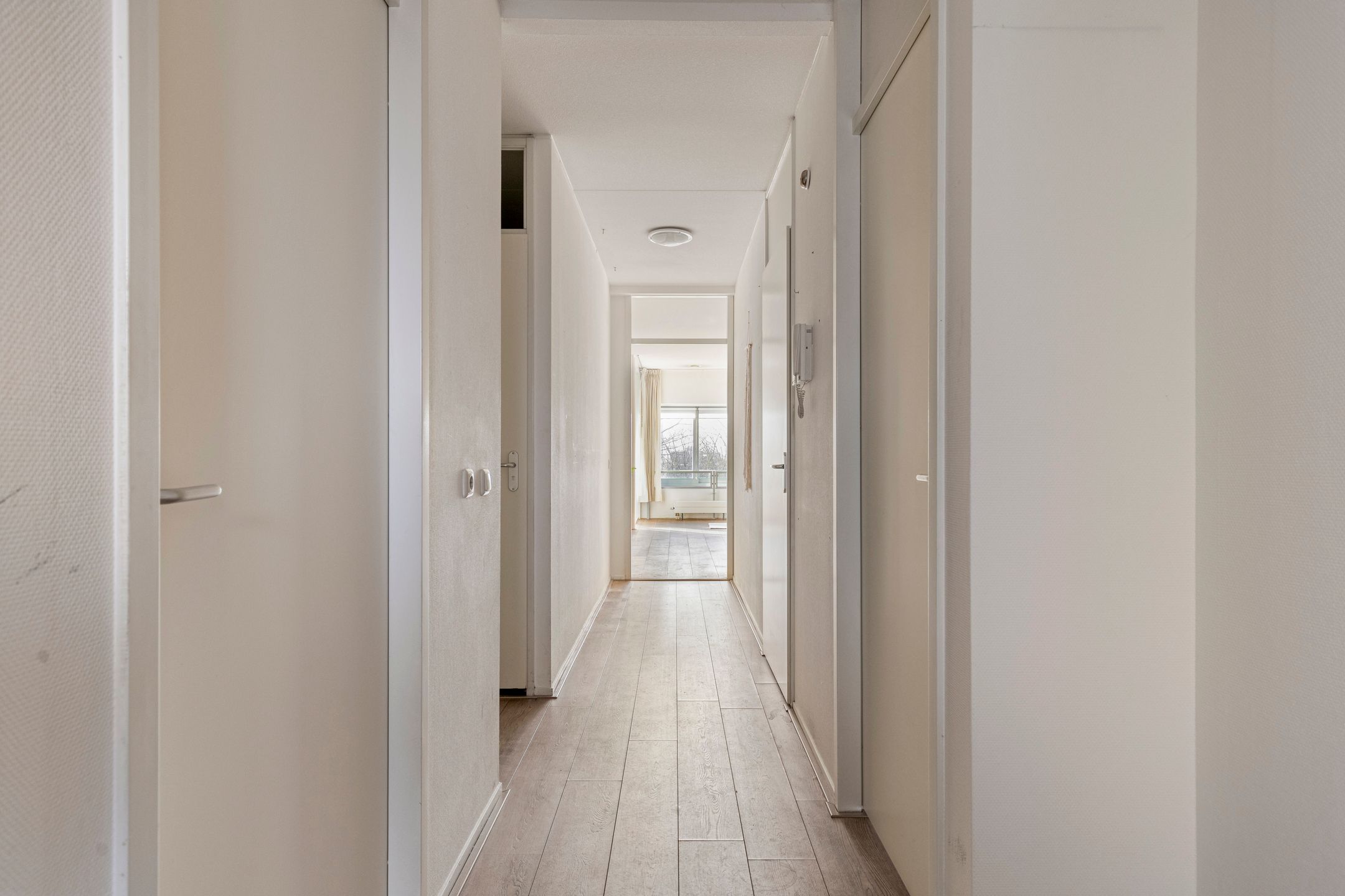 Spacious and Light 4-Room Apartment with Energy Label A in Amsterdam Nieuw West — 24