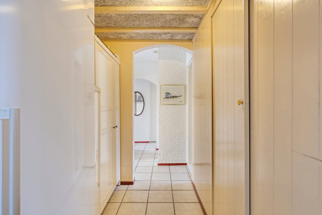 Spacious detached family home with large garden and potential in Malden — 26