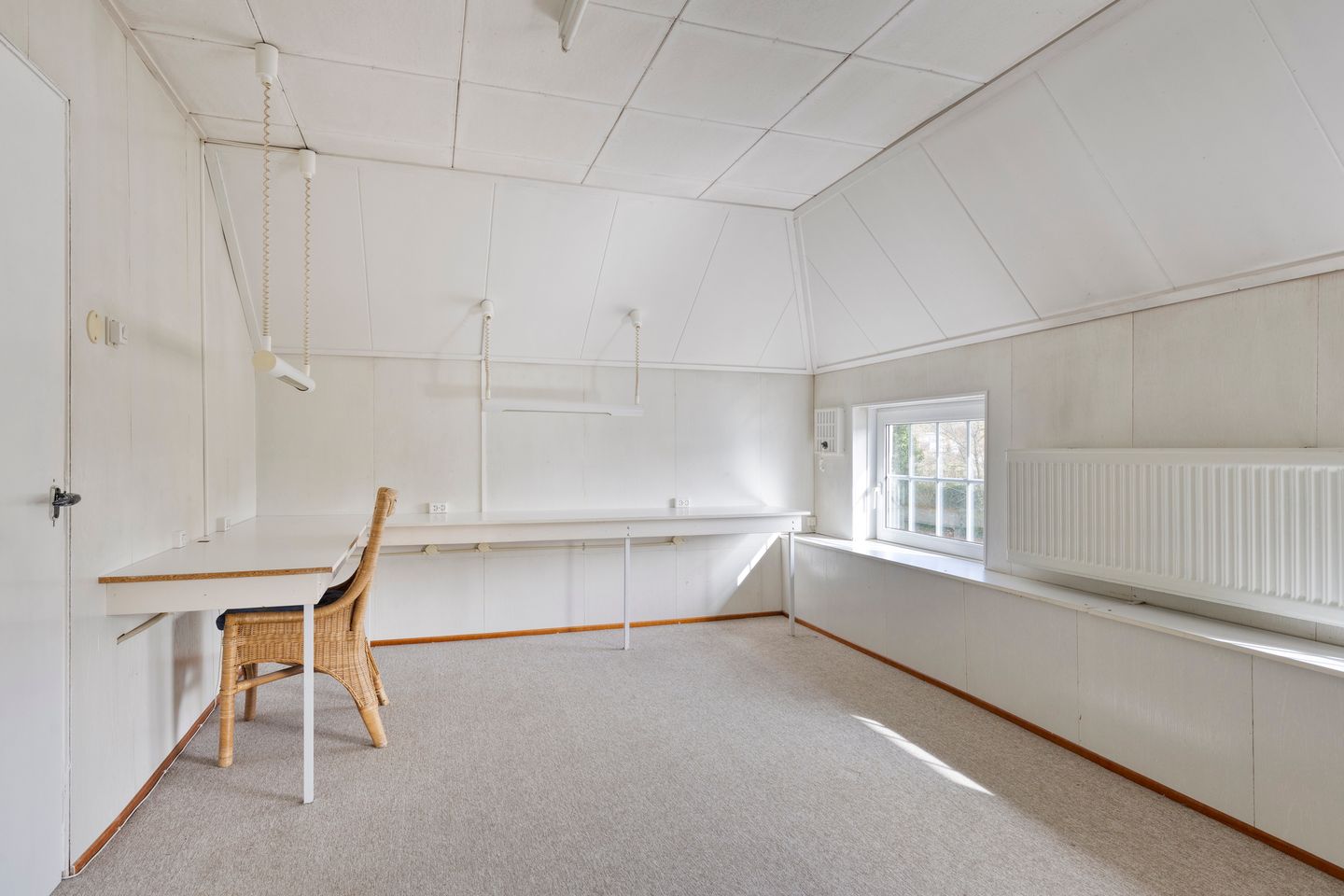 Spacious detached family home with large garden and potential in Malden — 39