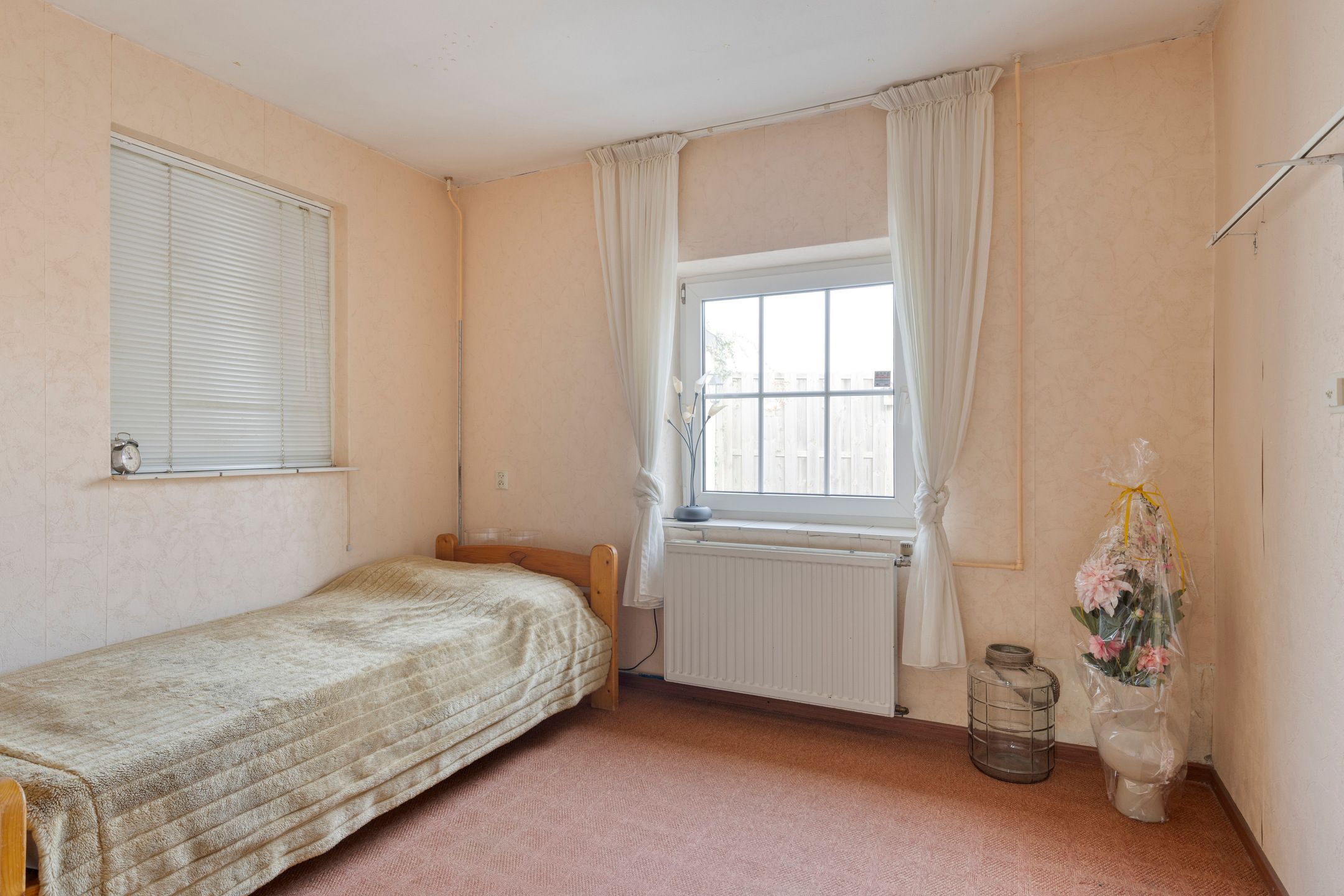 Spacious detached family home with large garden and potential in Malden — 35