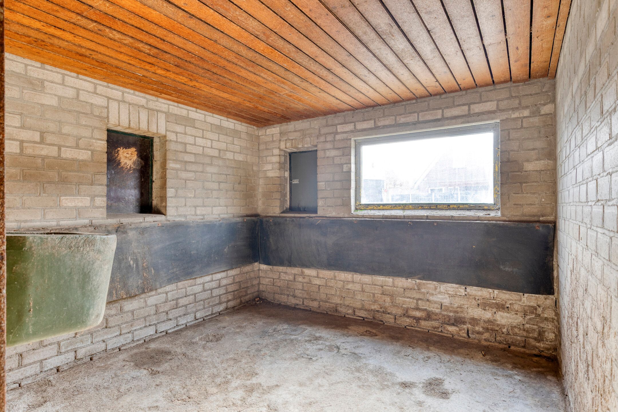 Spacious detached family home with large garden and potential in Malden — 60