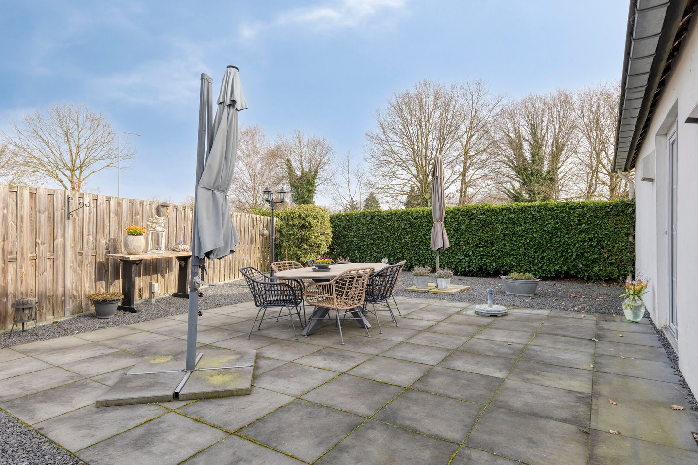 Spacious detached family home with large garden and potential in Malden — 64