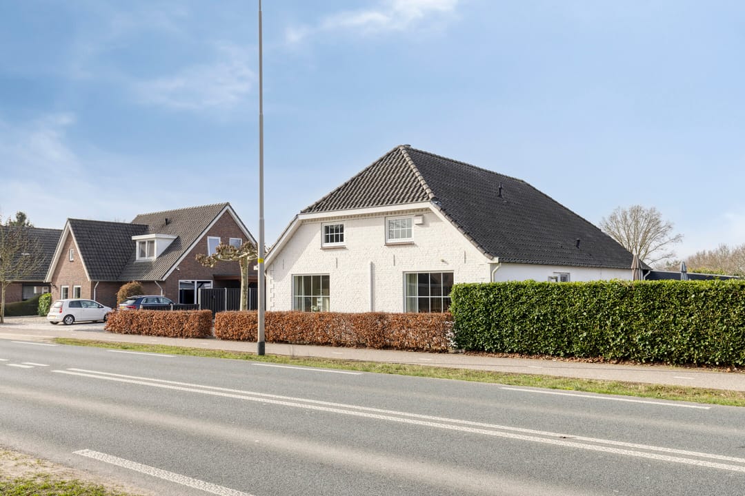 Spacious detached family home with large garden and potential in Malden — 71