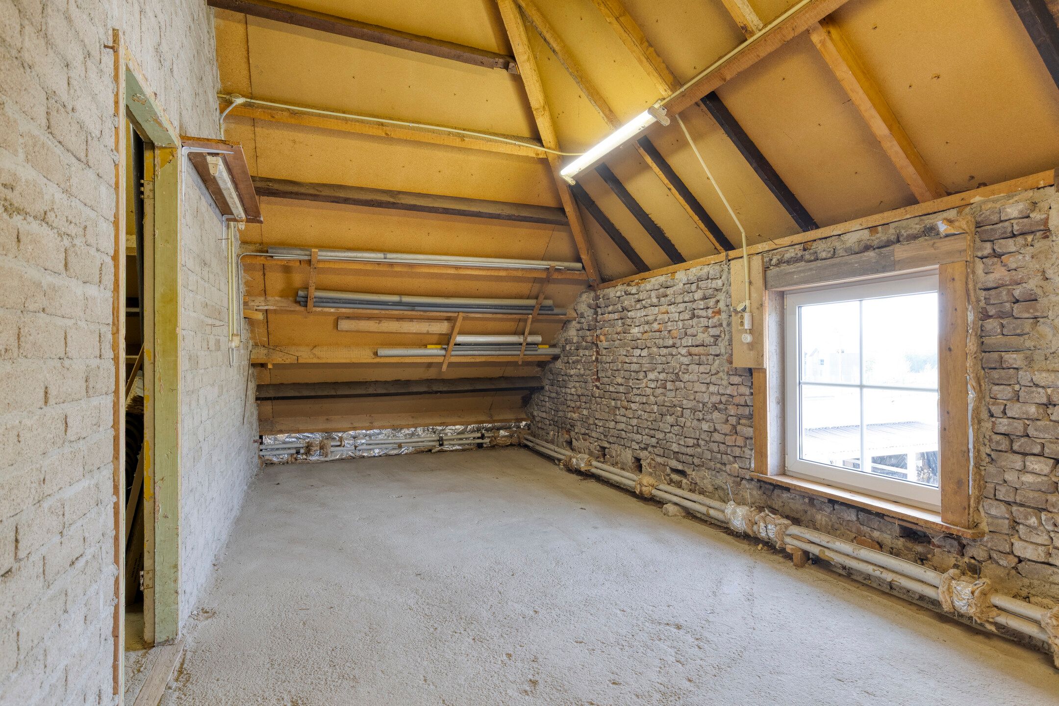 Spacious detached family home with large garden and potential in Malden — 49