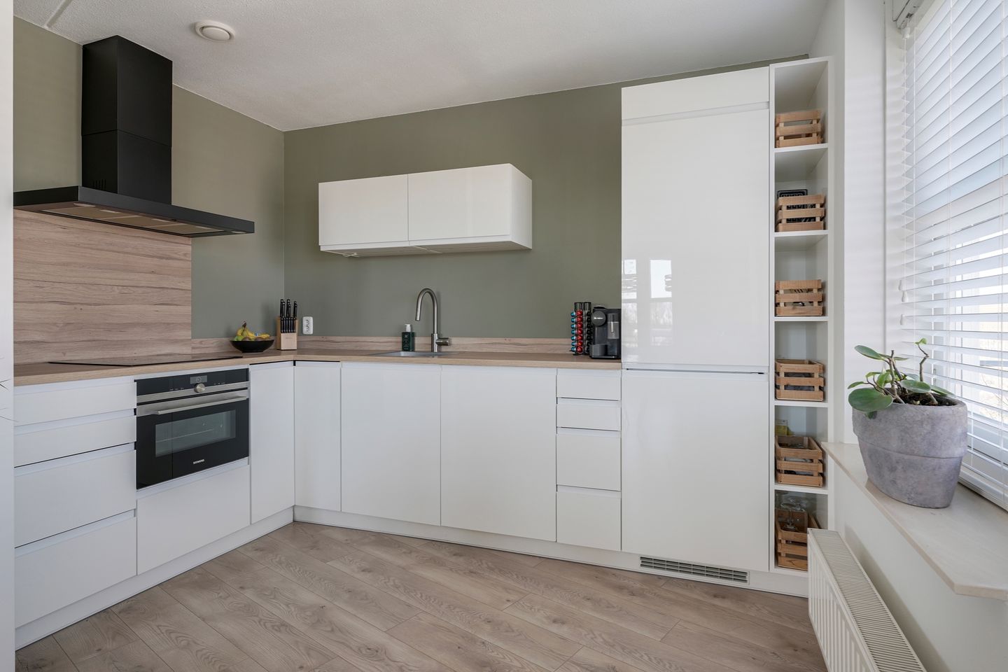Spacious corner apartment with stunning views and private parking in Brandevoort — 12