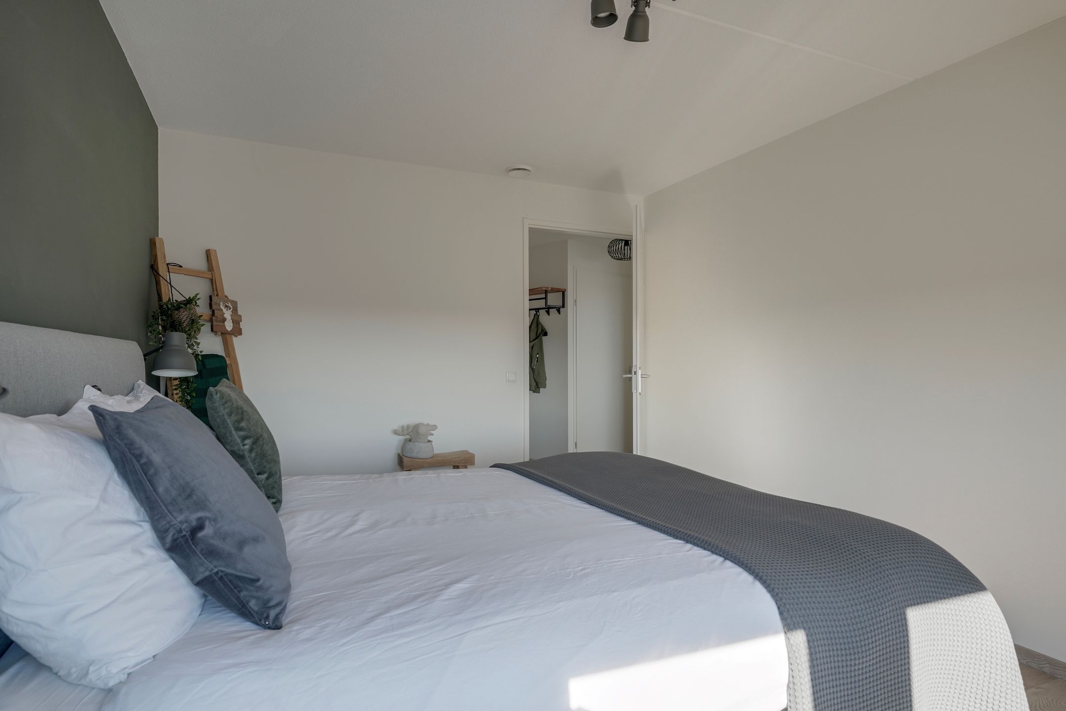 Spacious corner apartment with stunning views and private parking in Brandevoort — 19