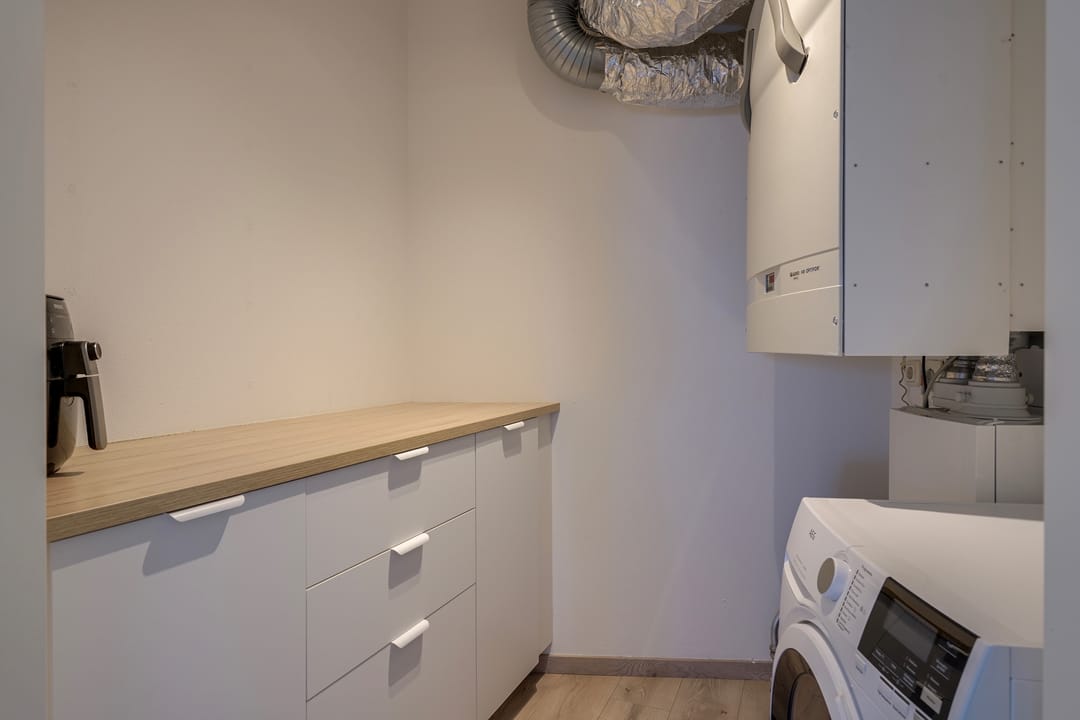Spacious corner apartment with stunning views and private parking in Brandevoort — 24