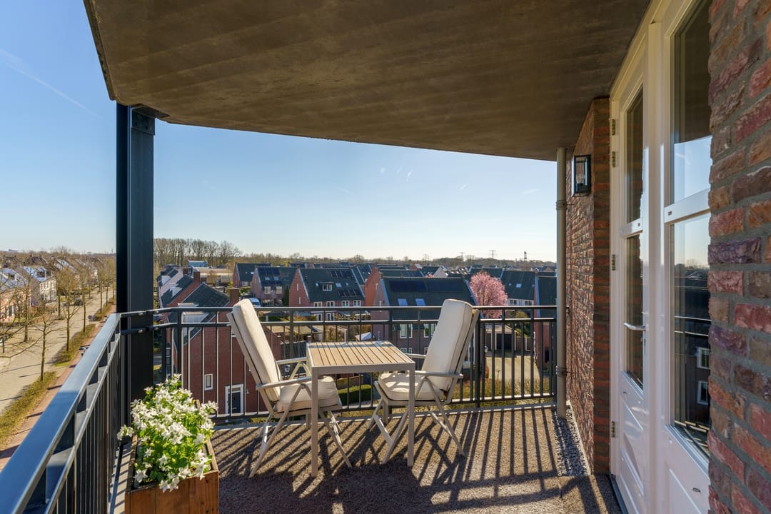 Spacious corner apartment with stunning views and private parking in Brandevoort — 29