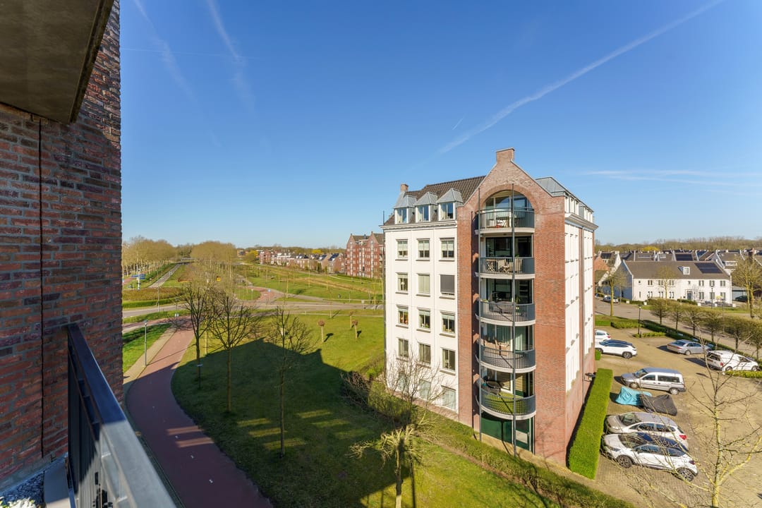 Spacious corner apartment with stunning views and private parking in Brandevoort — 30