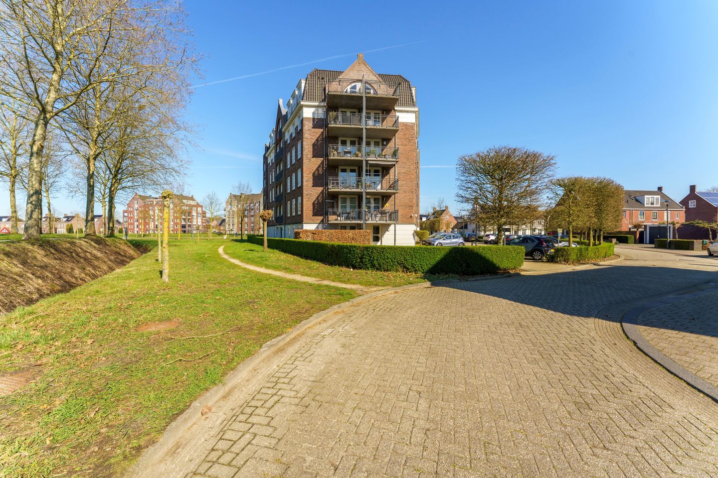 Spacious corner apartment with stunning views and private parking in Brandevoort — 33