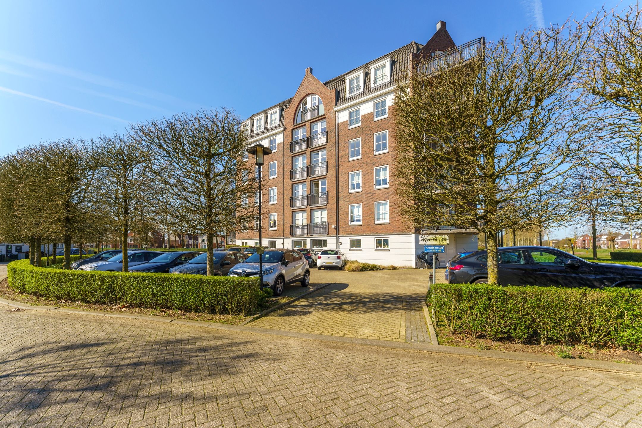 Spacious corner apartment with stunning views and private parking in Brandevoort — 34