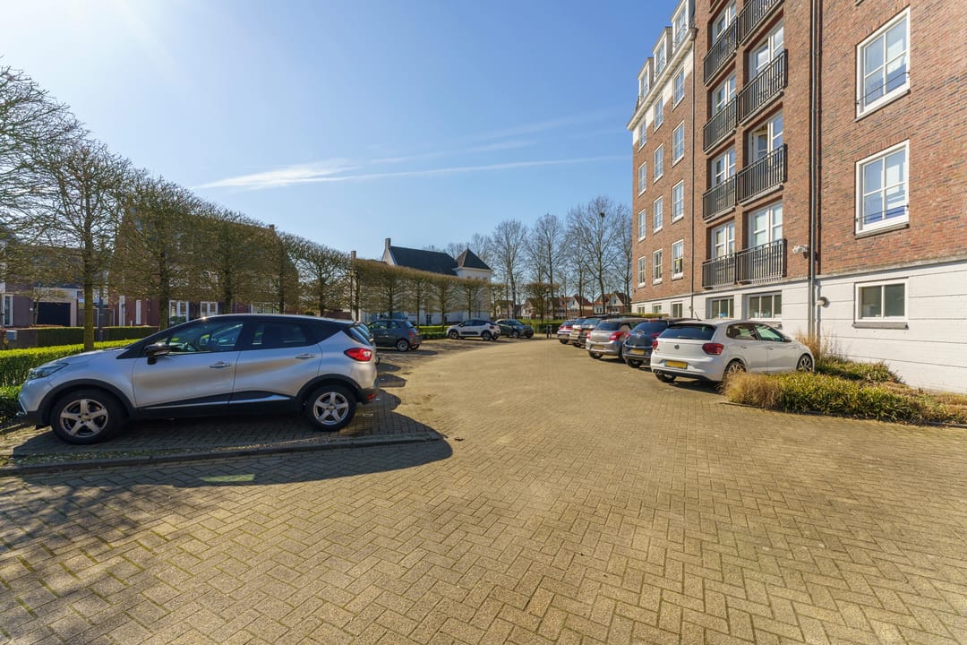 Spacious corner apartment with stunning views and private parking in Brandevoort — 35