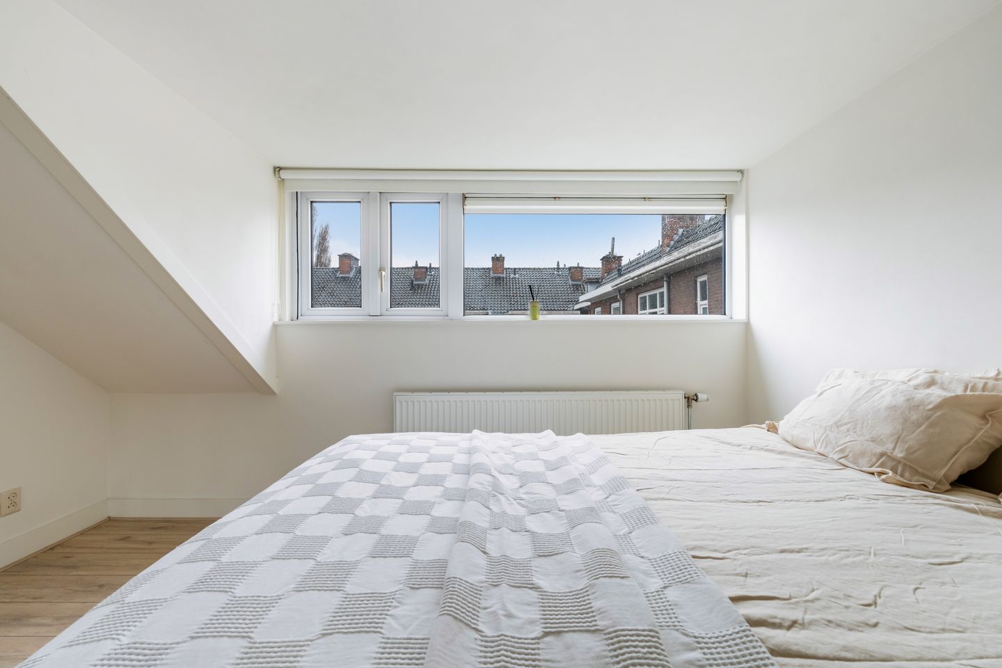Renovated 5-room upstairs apartment with balcony in Rotterdam Oud Mathenesse — 39