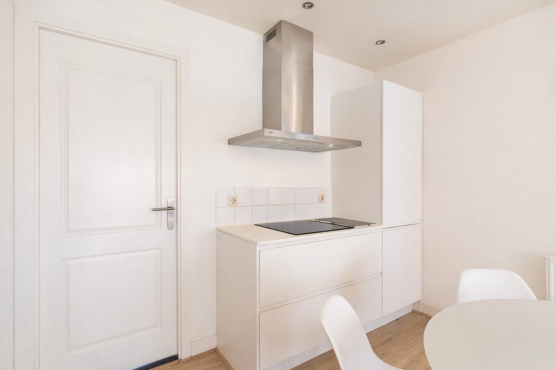Renovated 5-room upstairs apartment with balcony in Rotterdam Oud Mathenesse — 14