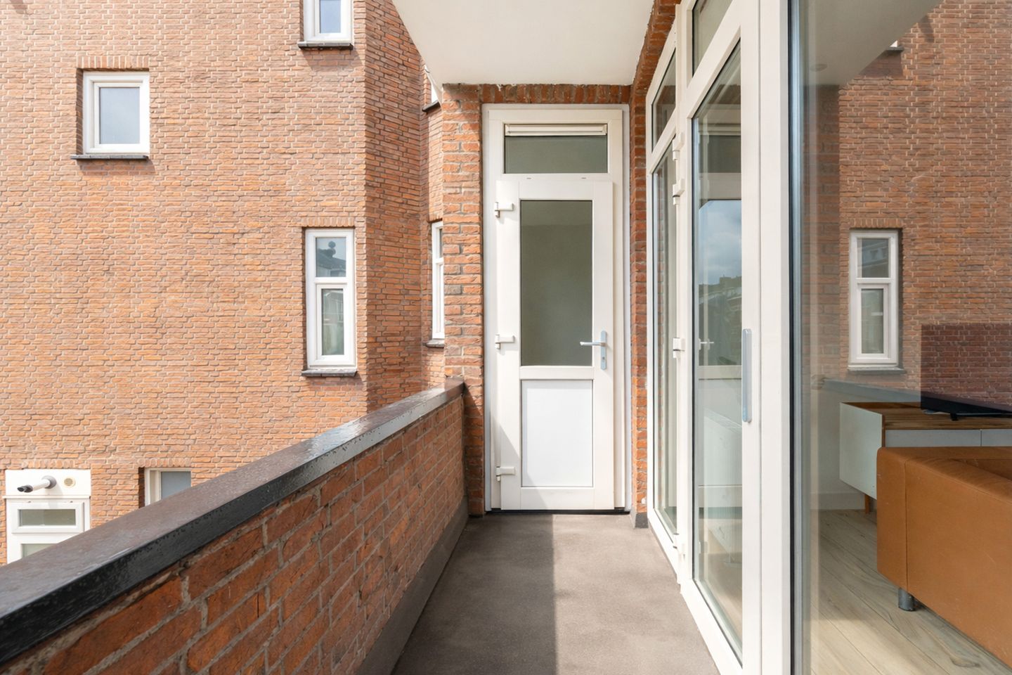 Renovated 5-room upstairs apartment with balcony in Rotterdam Oud Mathenesse — 18
