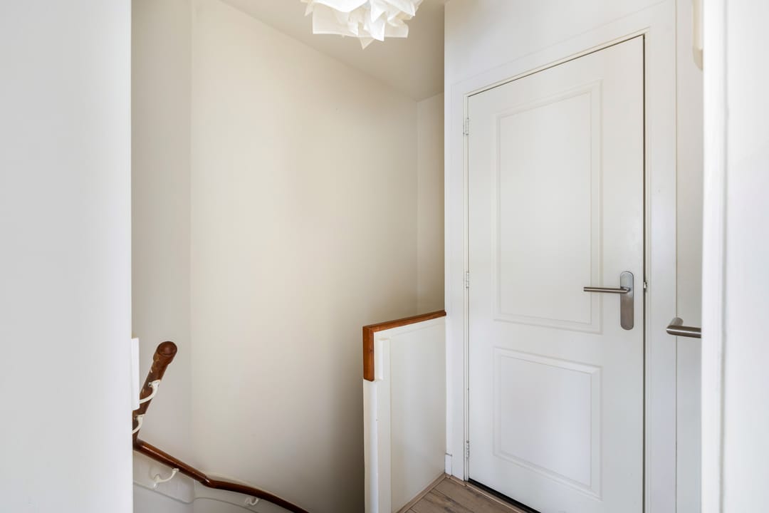 Renovated 5-room upstairs apartment with balcony in Rotterdam Oud Mathenesse — 28